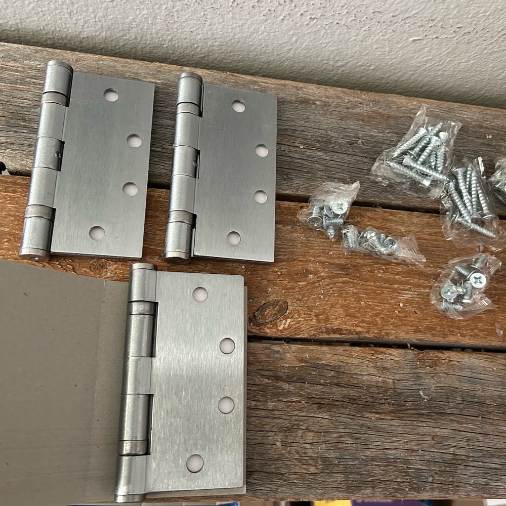 New Heavy duty door hinge's with hardware